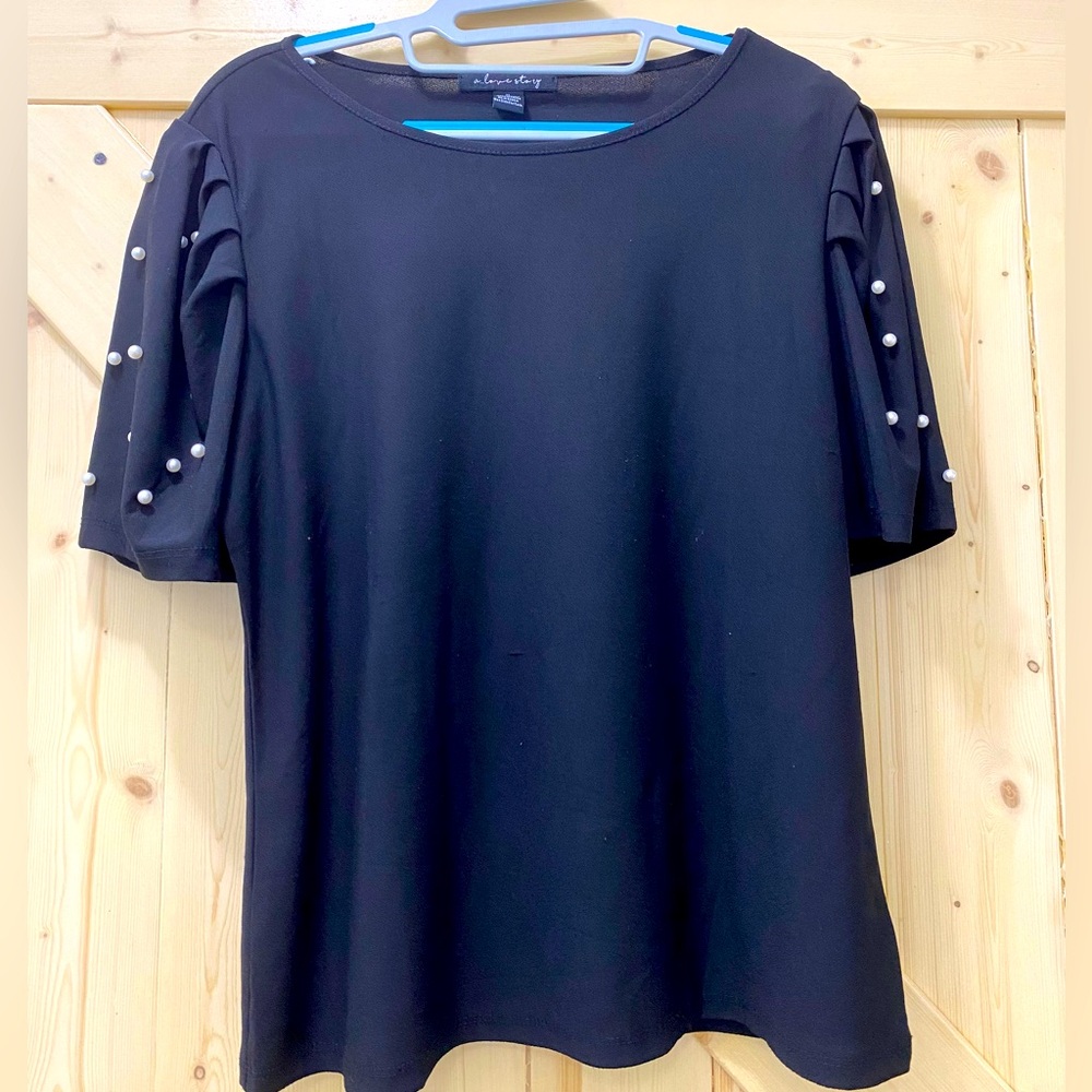 ❤️😘A Love Story White Pearl Black Puffed ShortSleeve Blouse